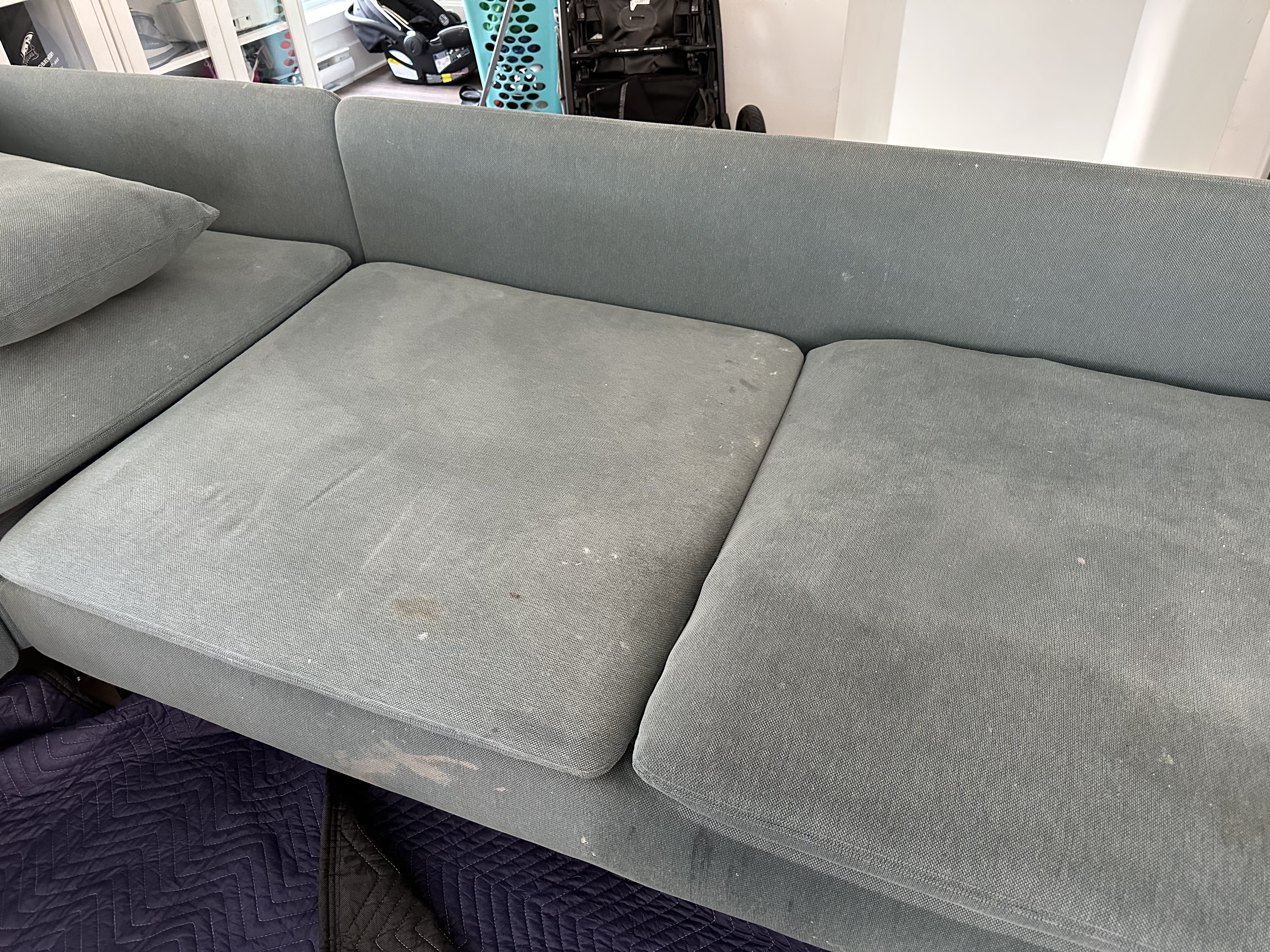 Sofa modulaire avant nettoyage - taches visibles